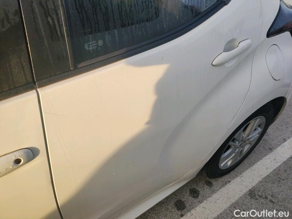  Toyota  Yaris TOYOTA  / 2020 / 5P / berlina con portón 1.5 120H Business Plus #21