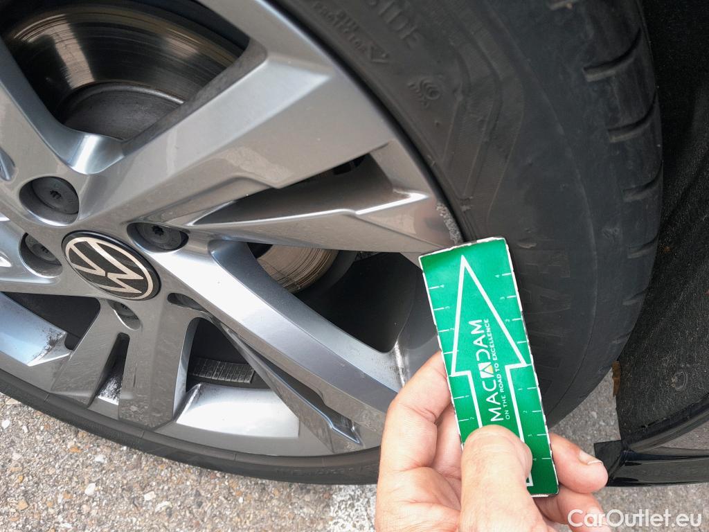  Volkswagen  Golf  VOLKSWAGEN / 2020 / 5P / berlina con portón R-Line 2.0 TDI 110kW (150CV) DSG #13