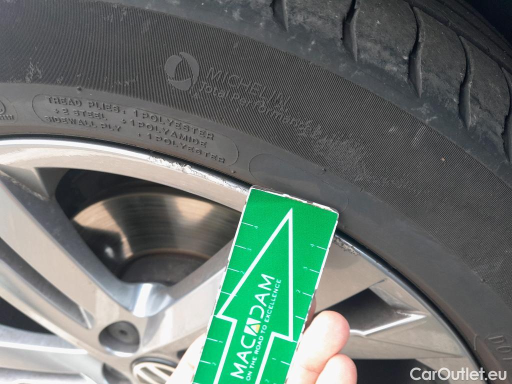  Volkswagen  Golf  VOLKSWAGEN / 2020 / 5P / berlina con portón R-Line 2.0 TDI 110kW (150CV) DSG #16