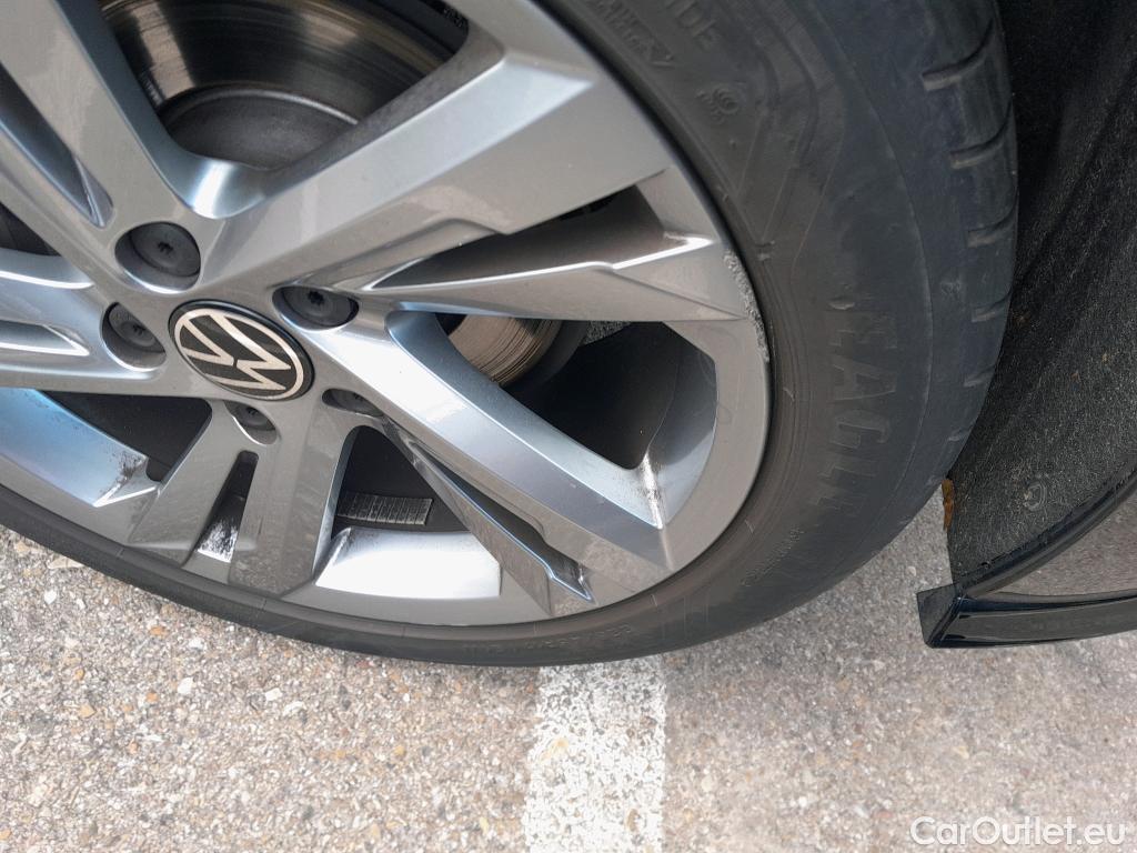  Volkswagen  Golf  VOLKSWAGEN / 2020 / 5P / berlina con portón R-Line 2.0 TDI 110kW (150CV) DSG #24