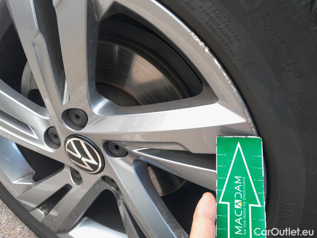  Volkswagen  Golf  VOLKSWAGEN / 2020 / 5P / berlina con portón R-Line 2.0 TDI 110kW (150CV) DSG #29