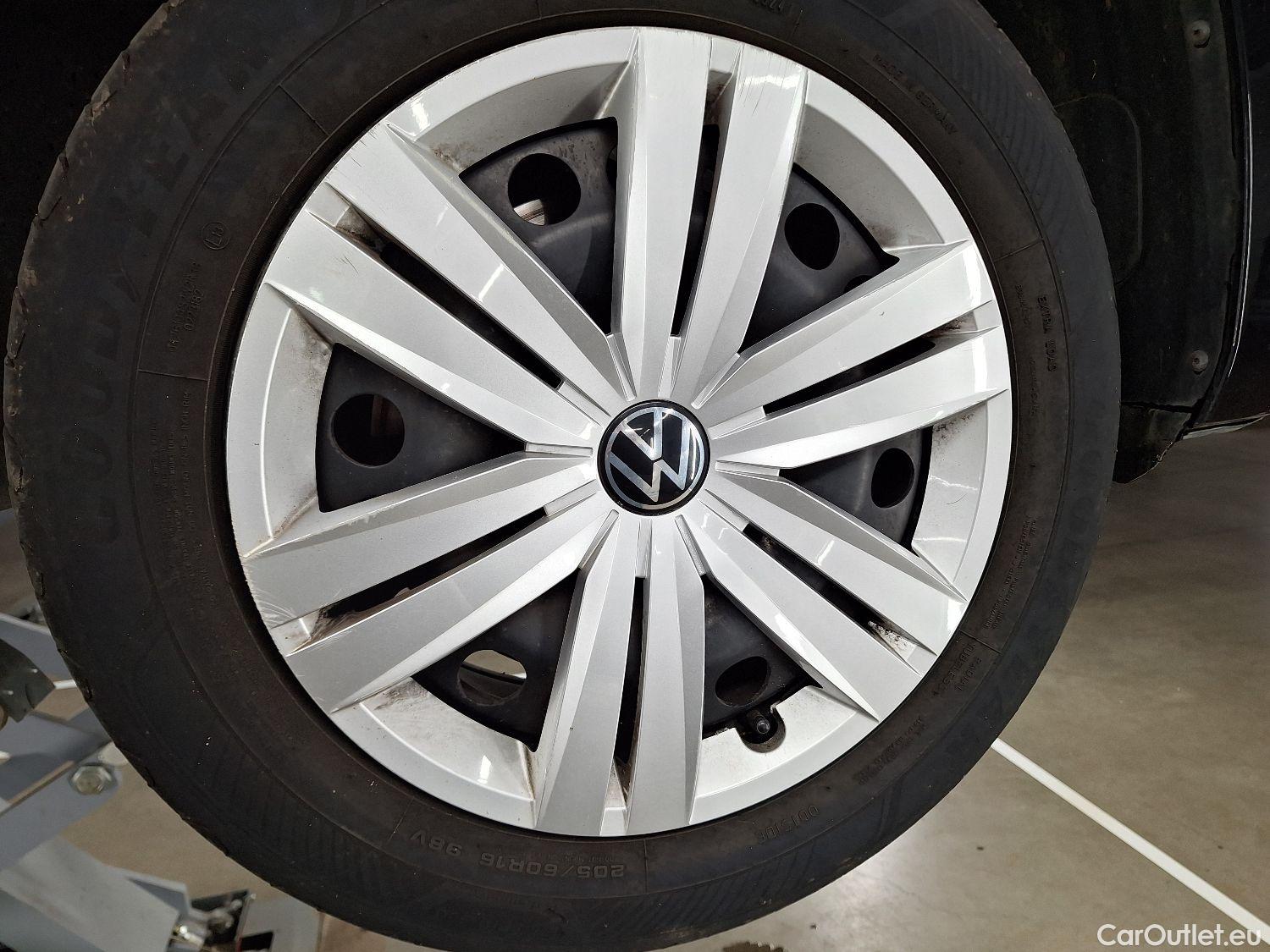  Volkswagen  Touran VW,  '15, Volkswagen  2.0 TDi 85kW Trendline DSG 5d 7pl #1