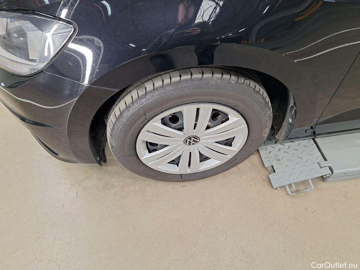  Volkswagen  Touran VW,  '15, Volkswagen  2.0 TDi 85kW Trendline DSG 5d 7pl #70