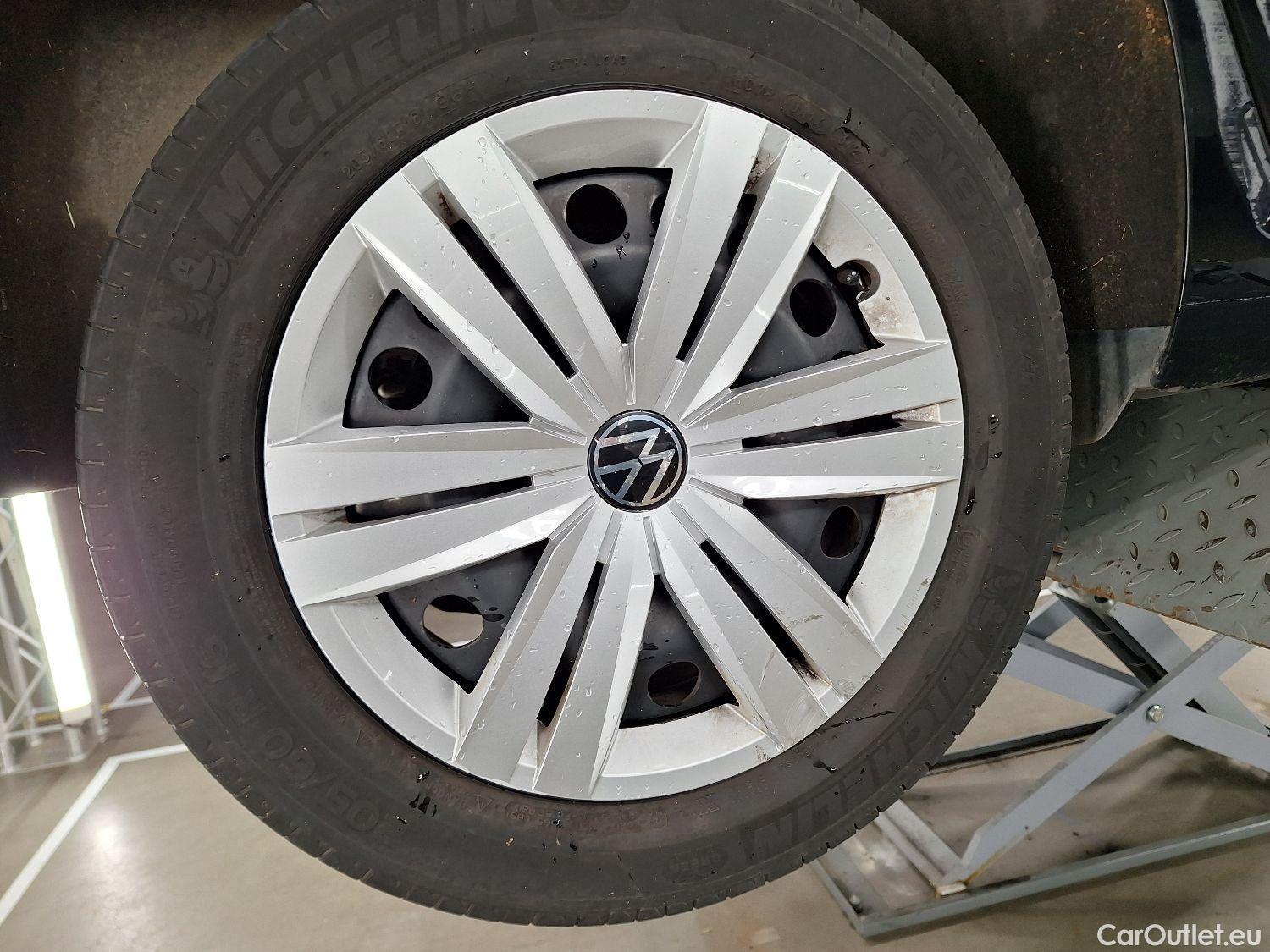  Volkswagen  Touran VW,  '15, Volkswagen  2.0 TDi 85kW Trendline DSG 5d 7pl #4