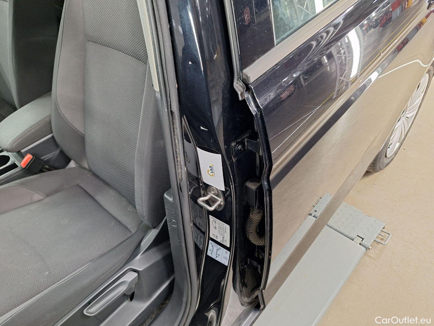  Volkswagen  Touran VW,  '15, Volkswagen  2.0 TDi 85kW Trendline DSG 5d 7pl #53