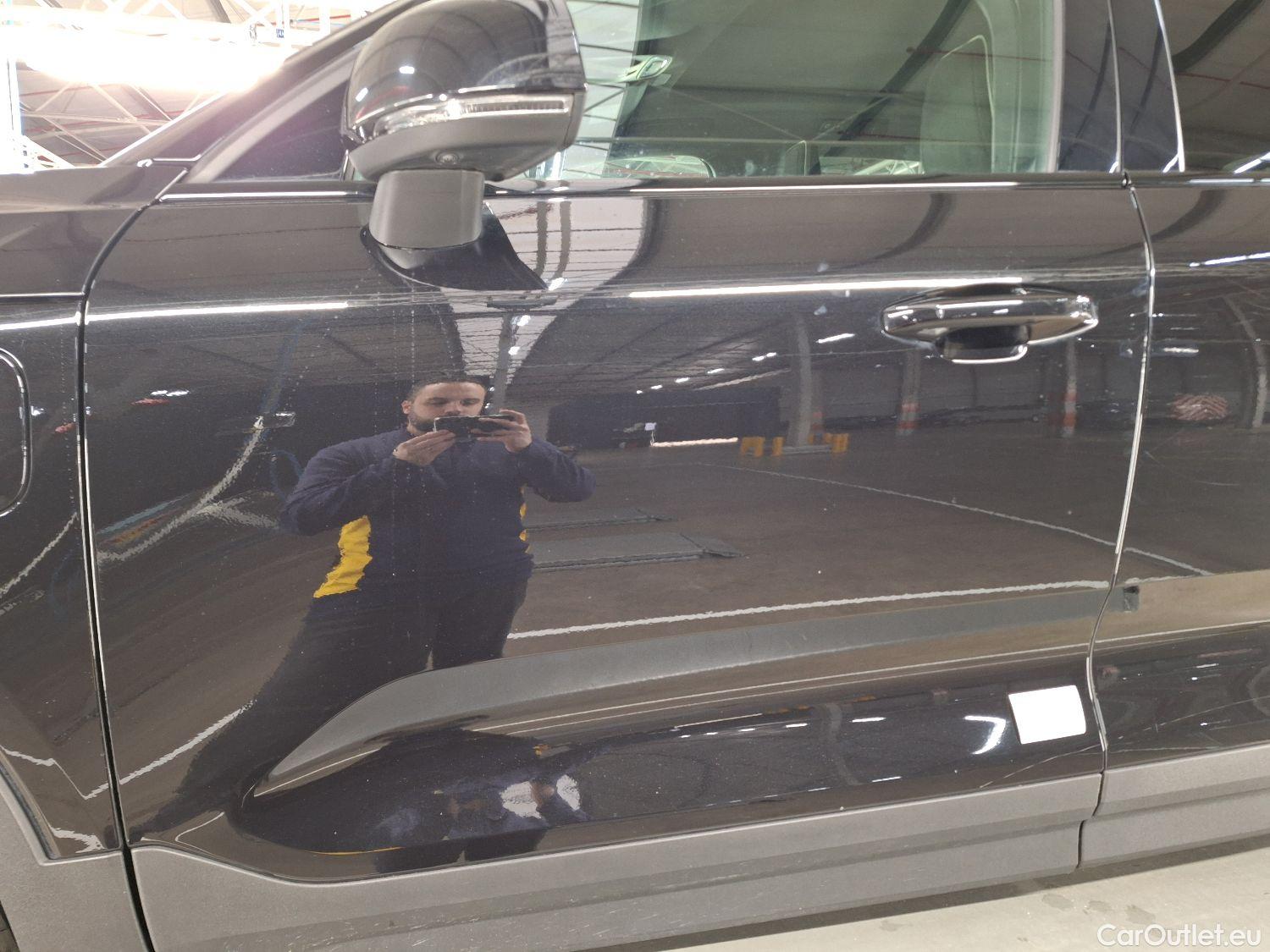  Volvo  XC 40 Volvo, XC40 '17, Volvo XC40 T5 Twin Engine R-Design 5d #26