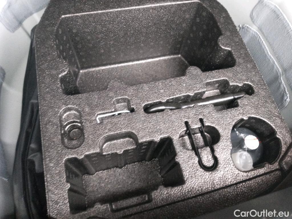  Seat  Ibiza SEAT  / 2017 / 5P / berlina con portón 1.0 MPI 59kW (80CV) Reference Plus(SP) #4