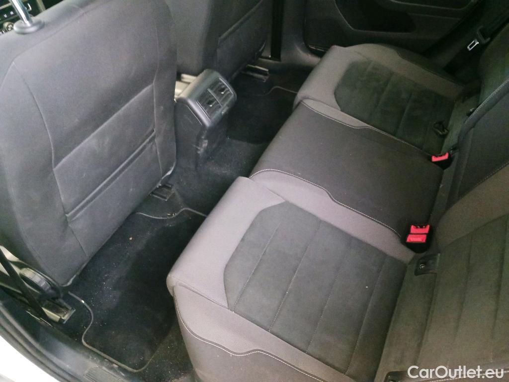  Volkswagen  Golf  VOLKSWAGEN / 2016 / 5P / berlina con portón Sport 2.0 TDI 110kW (150CV) DSG #3