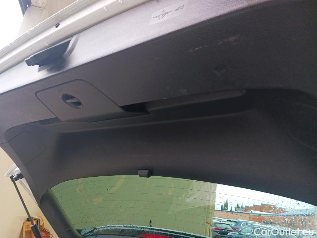  Volkswagen  Golf  VOLKSWAGEN / 2016 / 5P / berlina con portón Sport 2.0 TDI 110kW (150CV) DSG #9