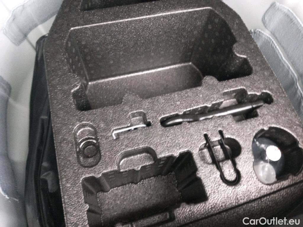  Seat  Ibiza SEAT  / 2017 / 5P / berlina con portón 1.0 MPI 59kW (80CV) Reference Plus(SP) #3