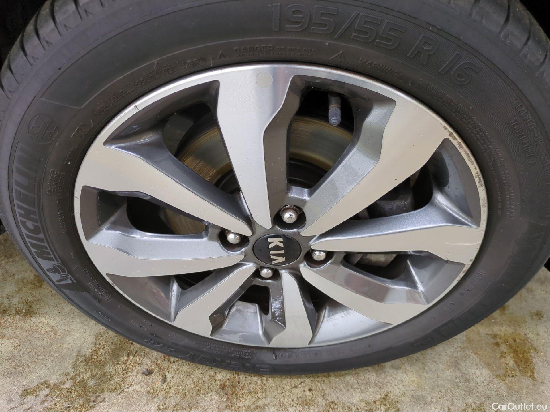  KIA  STONIC KIA  / 2020 / 5P / SUV 1.0 T-GDI 120 MHEV ACTIVE BUSINESS DCT7 #13