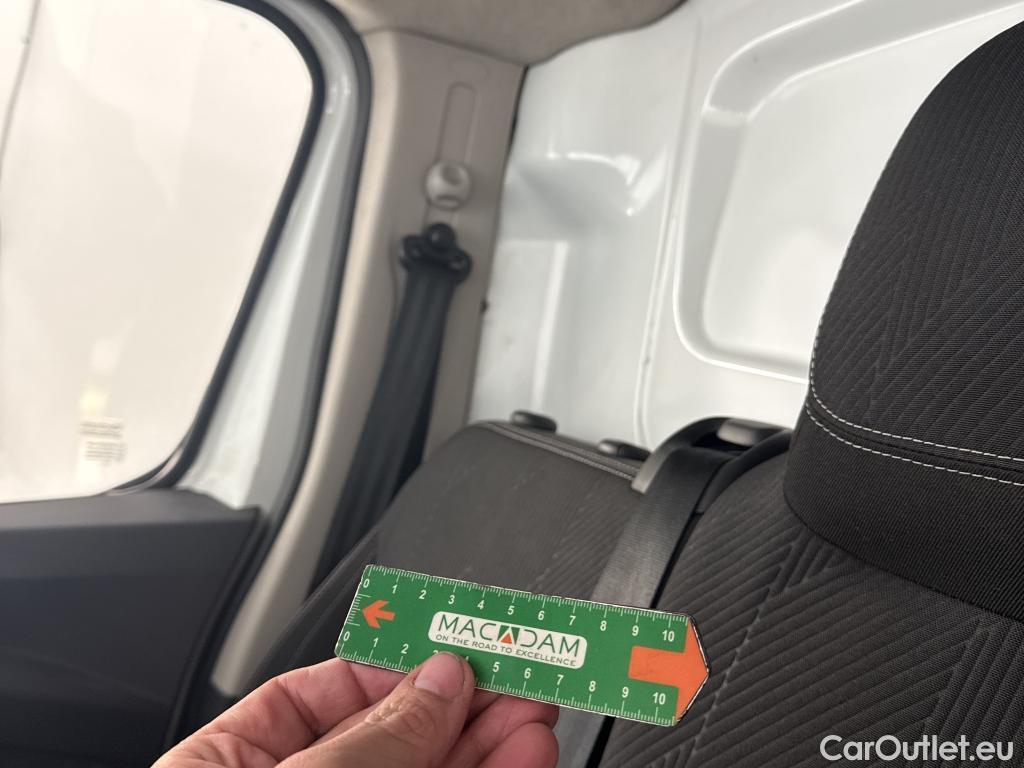  Renault  Trafic  Fourgon L2H1 3T Grand Confort 2.0 dCi 130CV BVM6 E6d #19