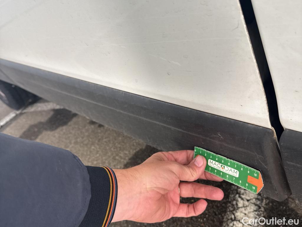  Renault  Trafic  Fourgon L2H1 3T Grand Confort 2.0 dCi 130CV BVM6 E6d #51