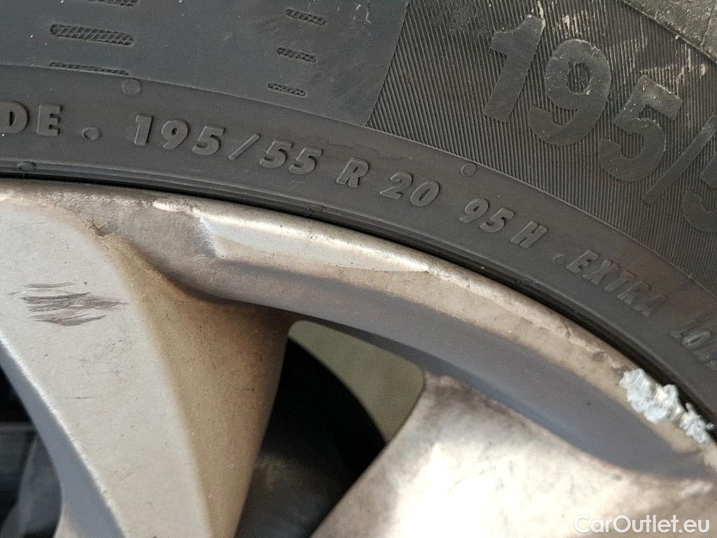  Renault  Scenic RENAULT Scénic / 2016 / 5P / monospace Business Blue dCi 120 EDC #31