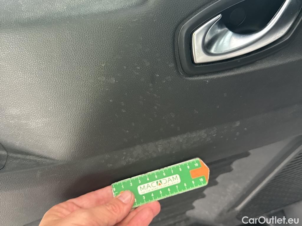  Renault  Trafic  Fourgon L2H1 3T Grand Confort 2.0 dCi 130CV BVM6 E6d #35