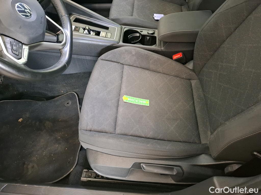  Volkswagen  Golf  VOLKSWAGEN / 2020 / 5P / Berline 2.0 TDI SCR 115 DSG7 Life Busi 1st #29