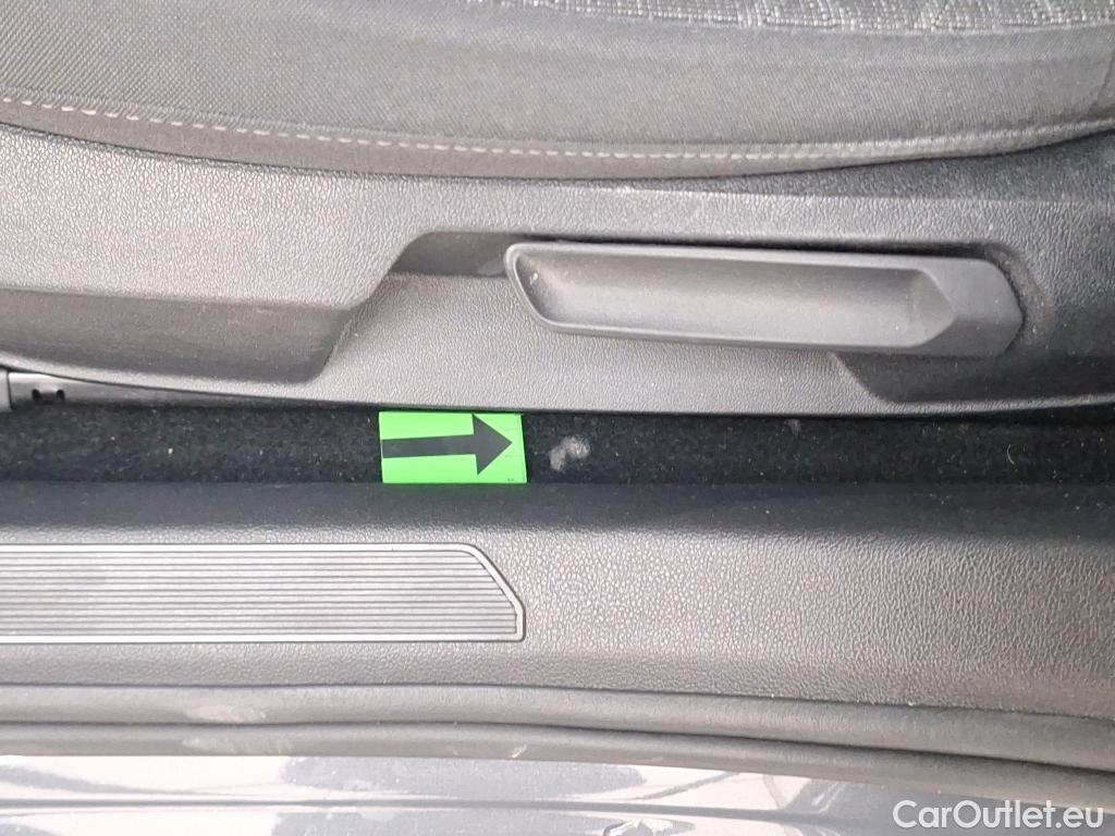  Volkswagen  Golf  1.5 eTSI ACT DSG mild hybrid Life #2