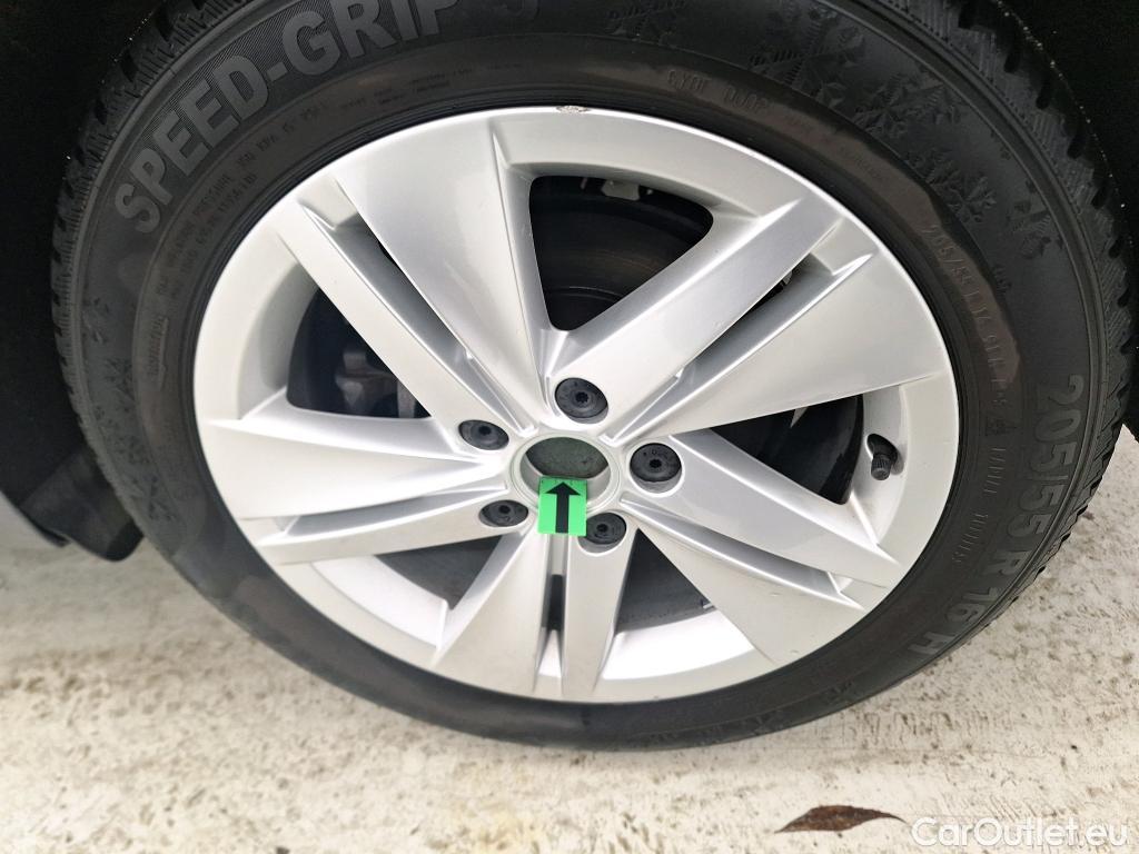  Volkswagen  Golf  1.5 eTSI ACT DSG mild hybrid Life #21