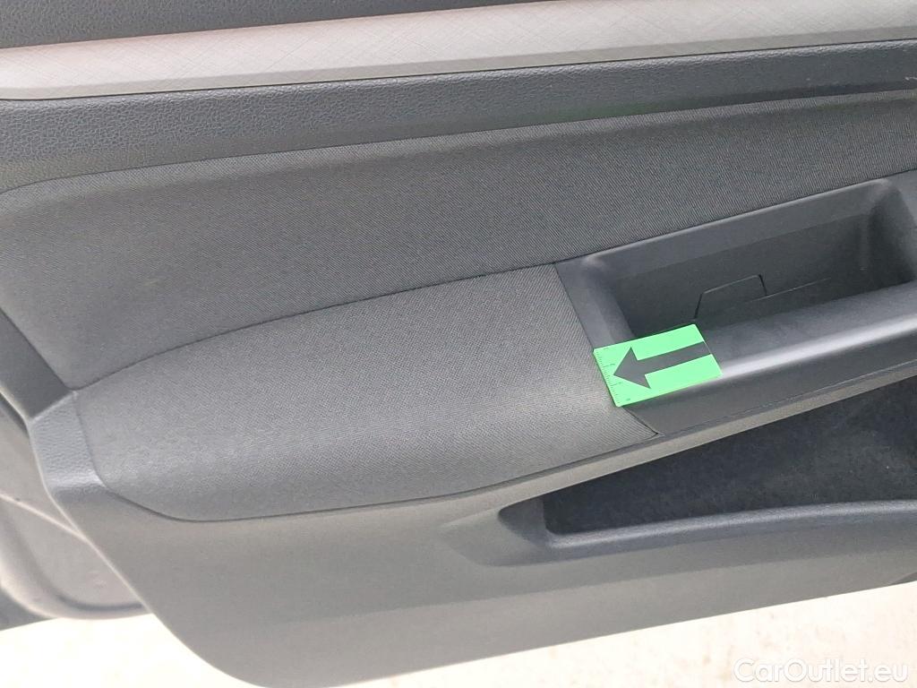  Volkswagen  Golf  1.5 eTSI ACT DSG mild hybrid Life #26