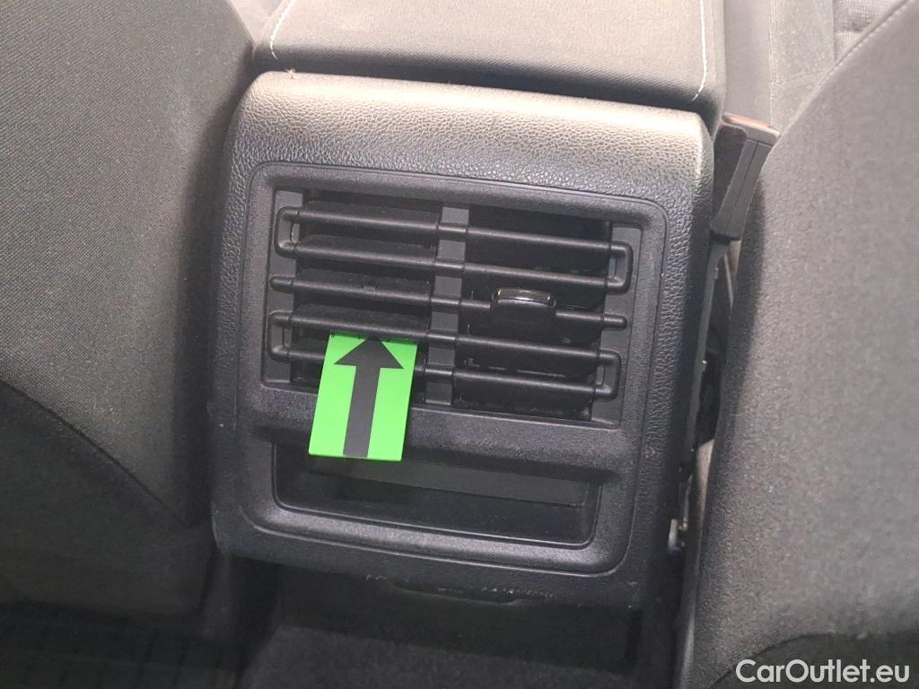  Volkswagen  Golf  1.5 eTSI ACT DSG mild hybrid Life #12