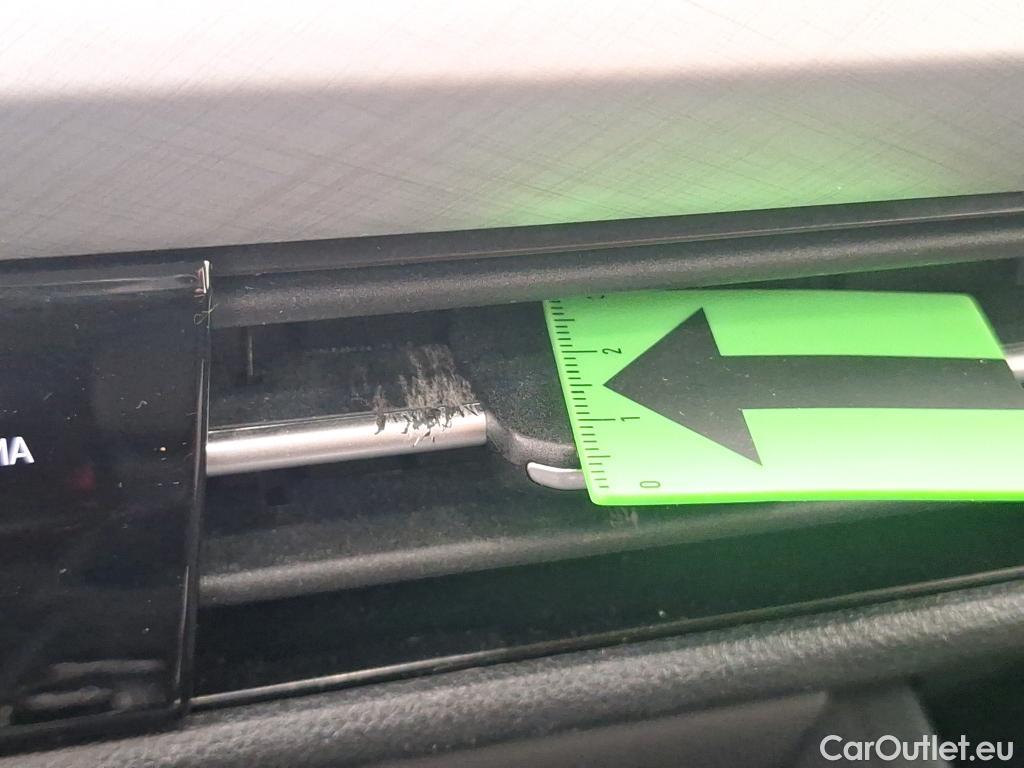  Volkswagen  Golf  1.5 eTSI ACT DSG mild hybrid Life #32