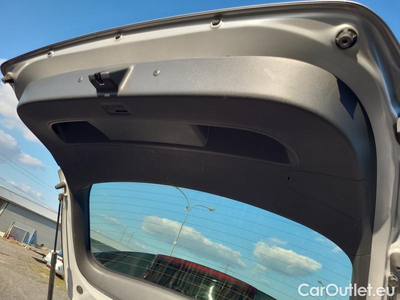  Hyundai  i30  (PD)(01.2017  ->)  kom.1.5T-GDI Family Smart #10