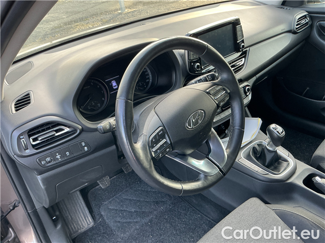  Hyundai  i30  kom.1.0TGDI 120 Smart #9