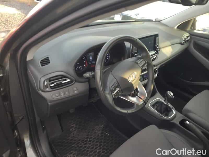  Hyundai  i30   cw (PD)(2017->)  kom.1.0TGDI Family Smart #10