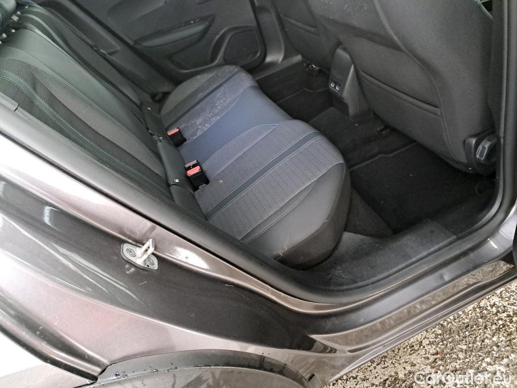  Peugeot  2008  Allure Pack 1.2 PureTech 100CV BVM6 E6d #31