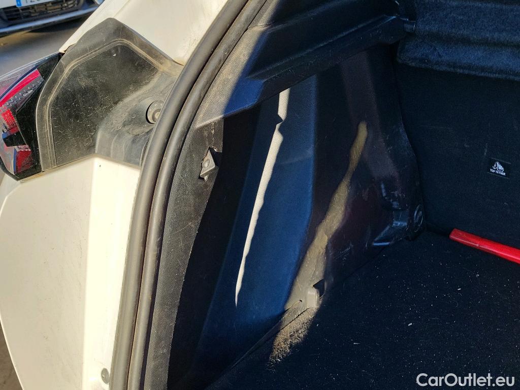  Peugeot  2008 PEUGEOT  / 2019 / 5P / todoterreno Active Pack Puretech 100 S&S BVM6 #21