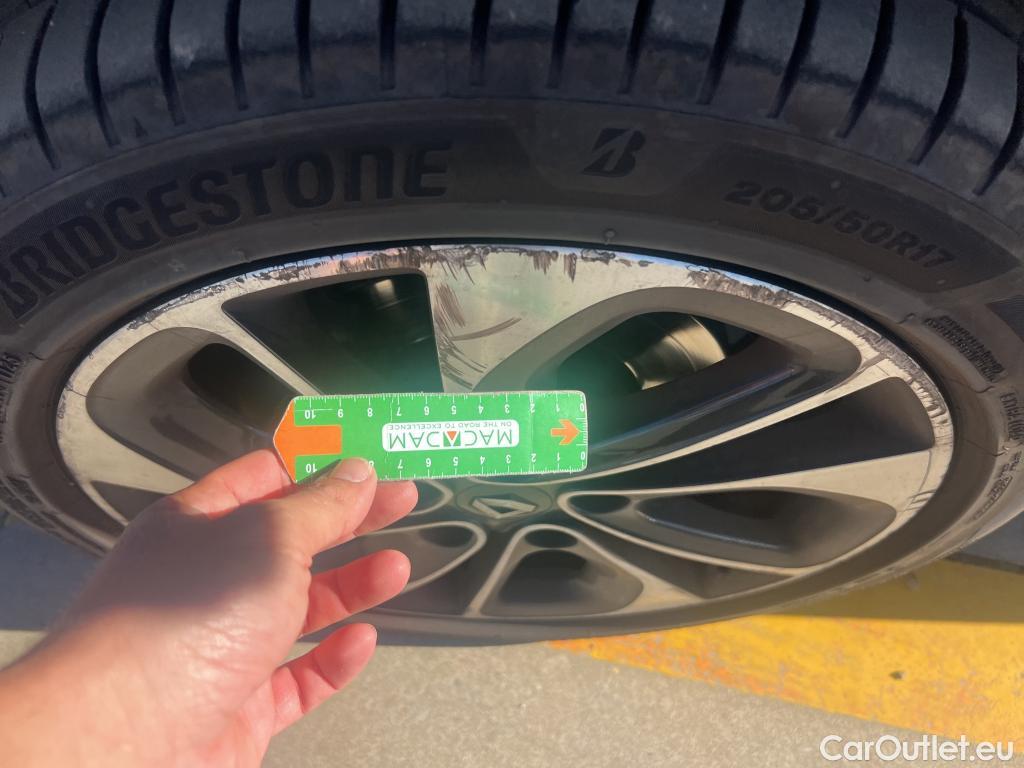  Renault  Megane RENAULT MÉGANE 5p 3G familiar Sp. Tou. Bose Energy dCi 130 S&S Euro 6 #8