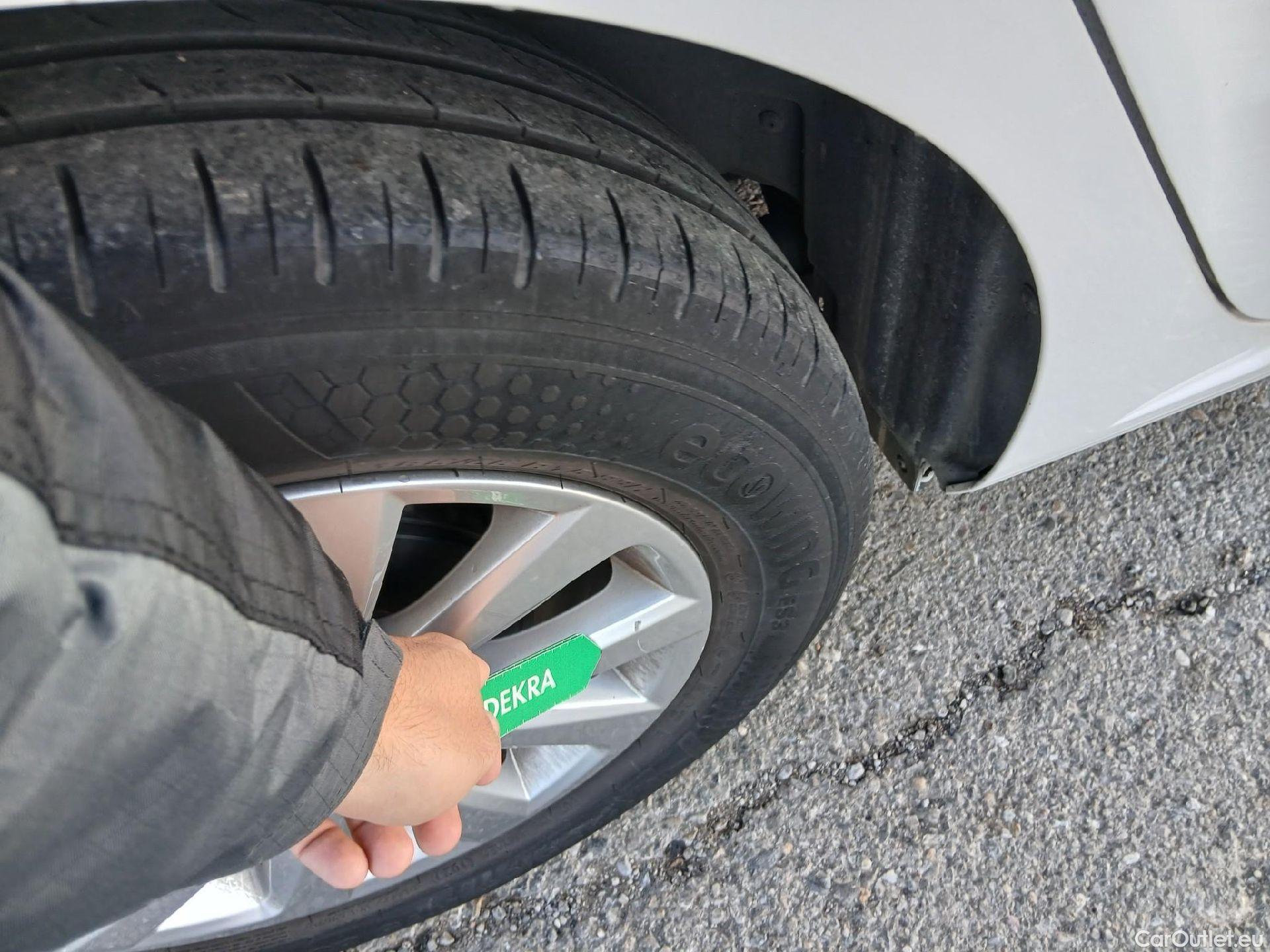  Seat  Ibiza SEAT  / 2017 / 5P / berlina con portón 1.0 TGI 66kW (90CV) Style Go2 #10