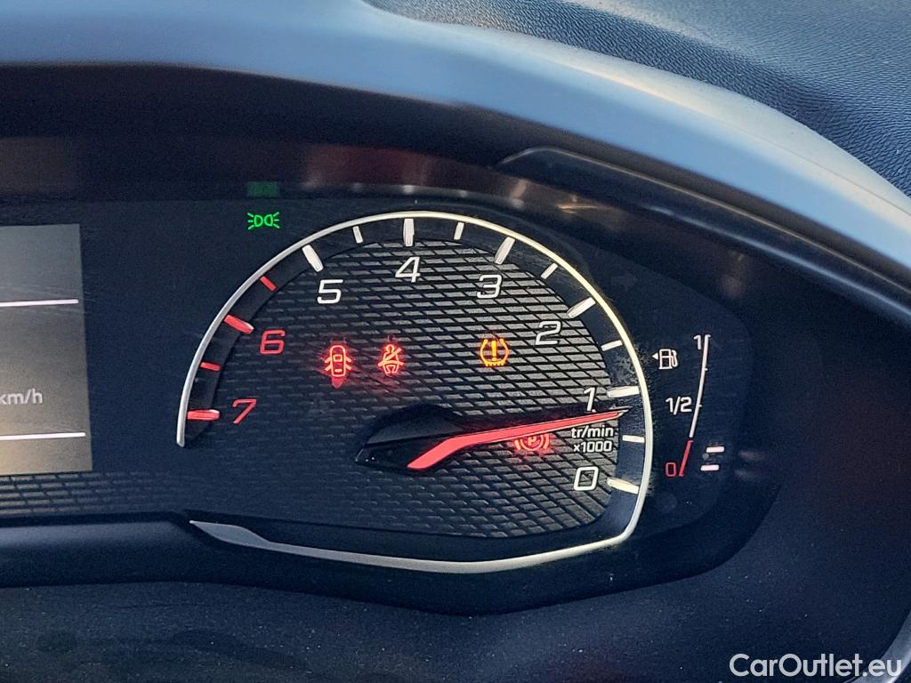  Peugeot  2008 PEUGEOT  / 2019 / 5P / todoterreno Active Pack Puretech 100 S&S BVM6 #38