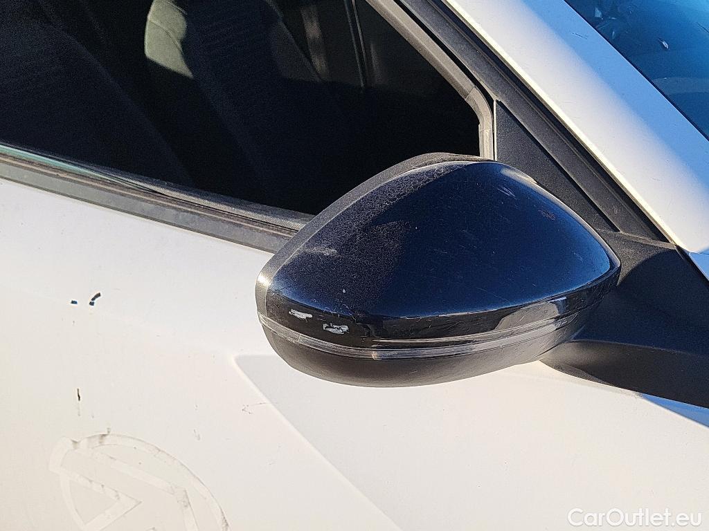  Peugeot  2008 PEUGEOT  / 2019 / 5P / todoterreno Active Pack Puretech 100 S&S BVM6 #35