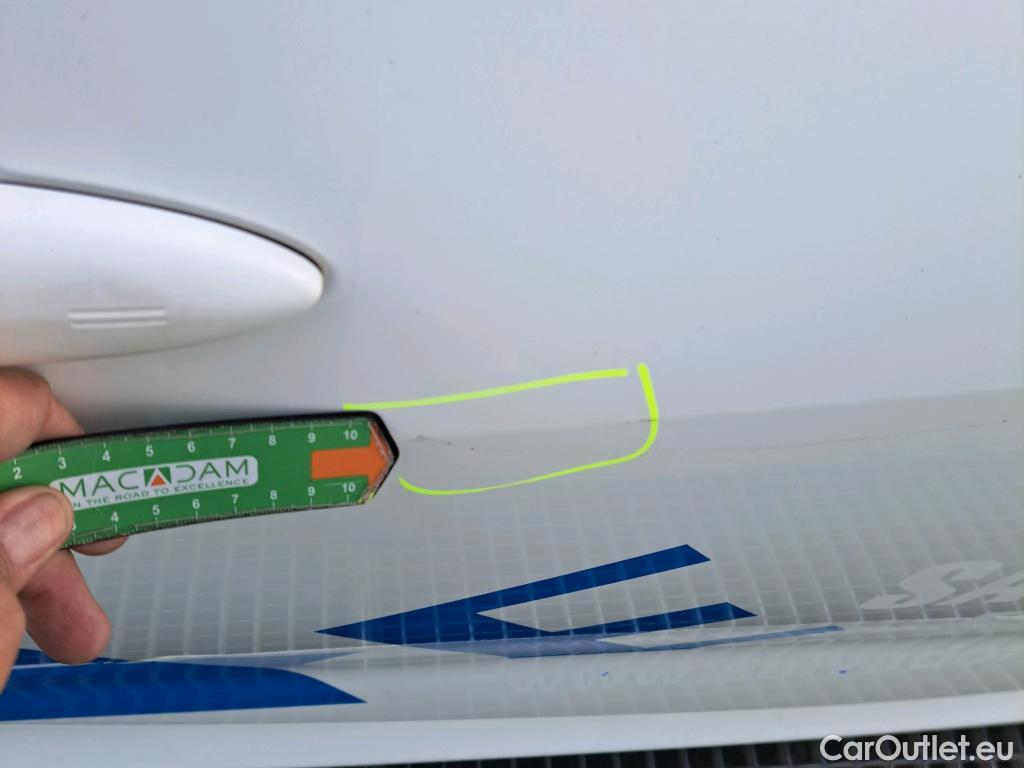  Toyota  Yaris TOYOTA  / 2020 / 5P / berlina con portón 1.5 120H Active Tech #26