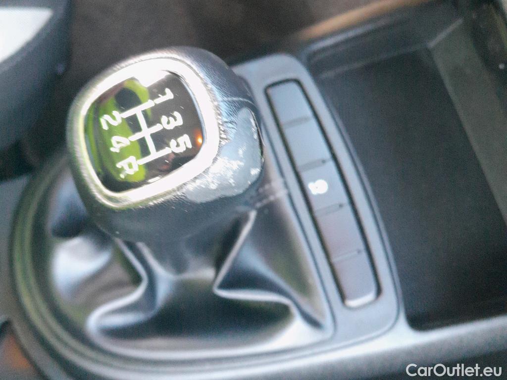  Hyundai  i10 HYUNDAI  / 2020 / 5P / berlina con portón 1.0 Klass #24