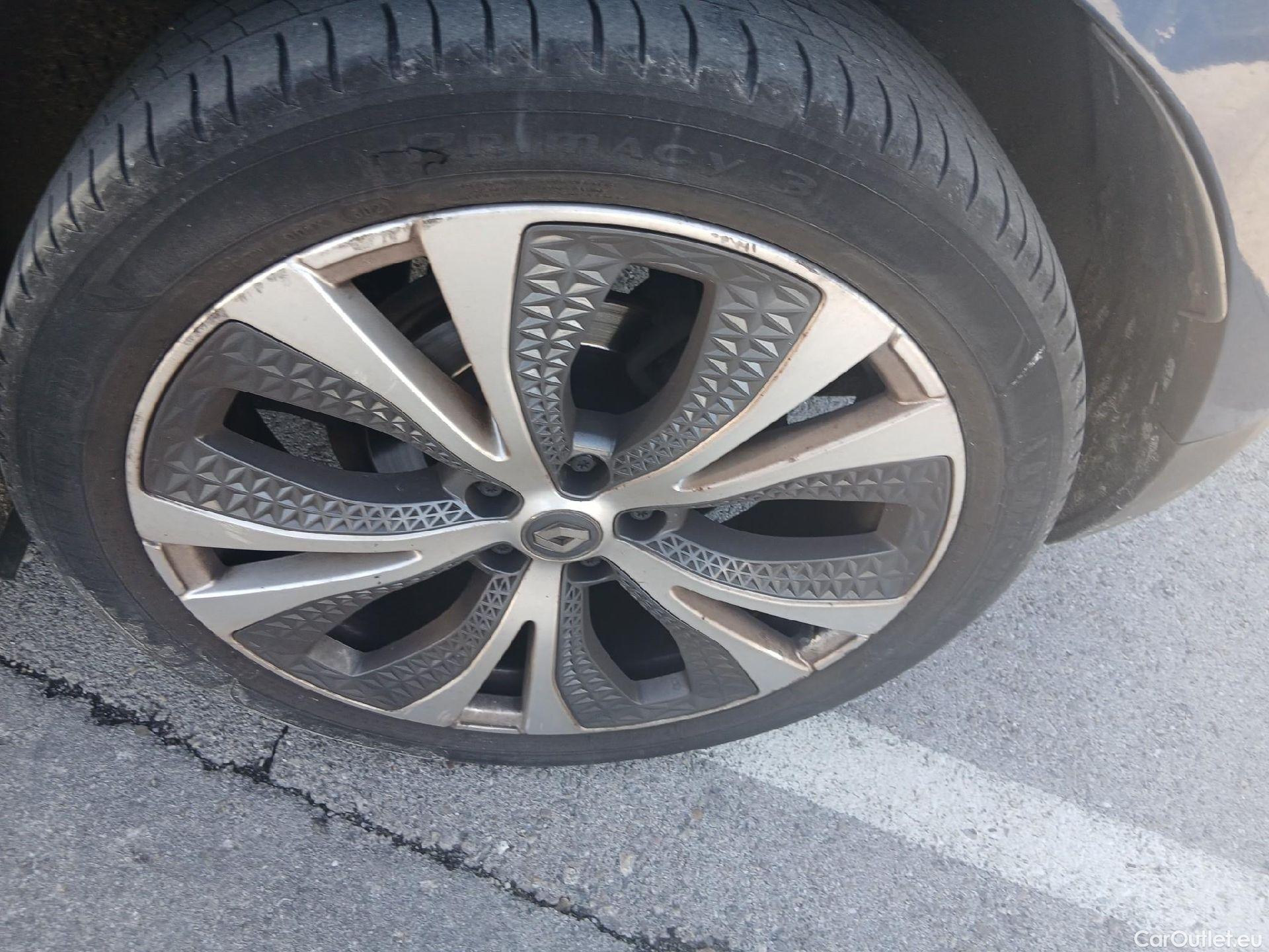  Renault  Scenic RENAULT Scénic / 2016 / 5P / monovolumen compacto Zen Energy dCi 96kW (130CV) #23