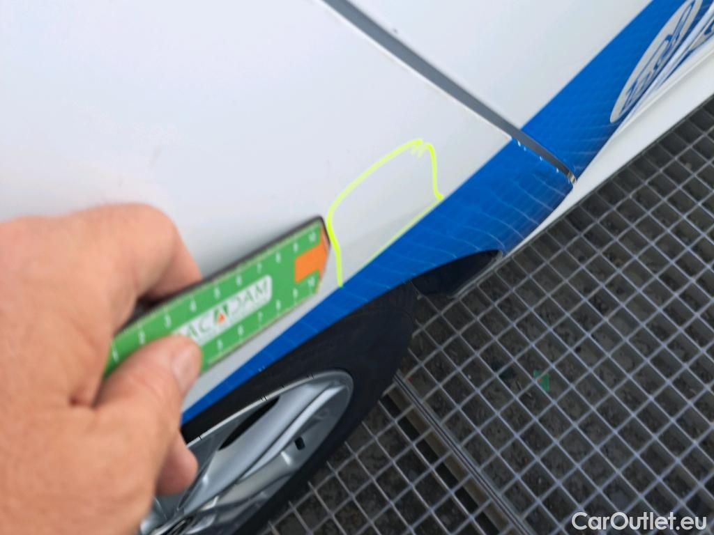  Toyota  Yaris TOYOTA  / 2020 / 5P / berlina con portón 1.5 120H Active Tech #28