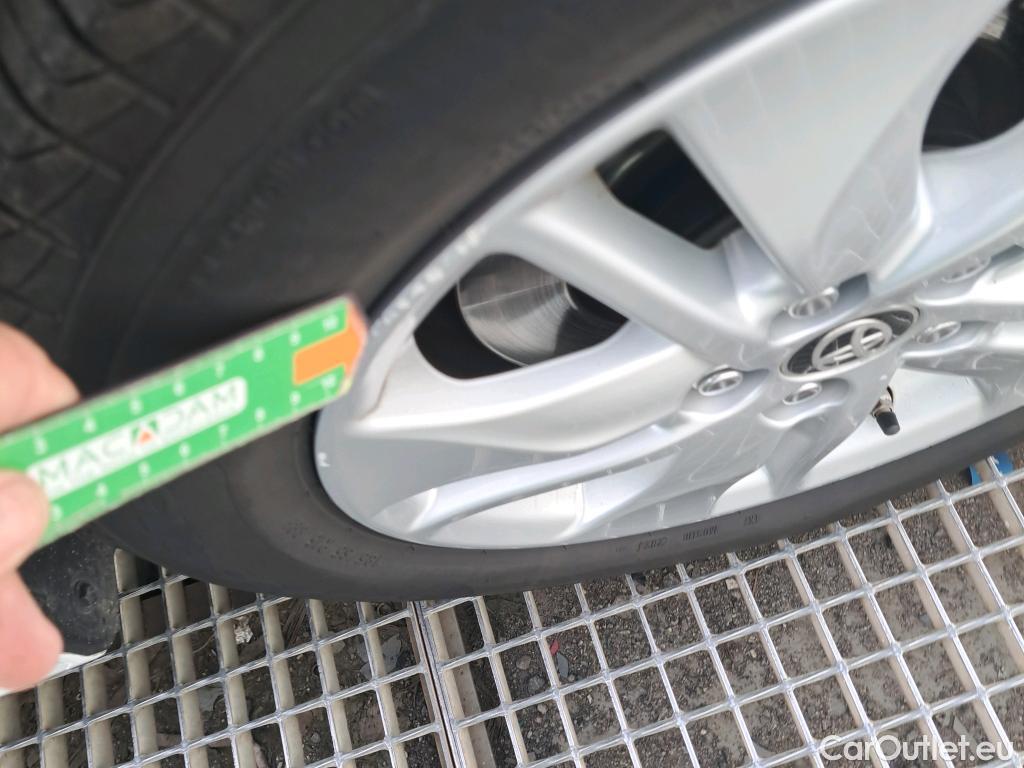  Toyota  Yaris TOYOTA  / 2020 / 5P / berlina con portón 1.5 120H Active Tech #14