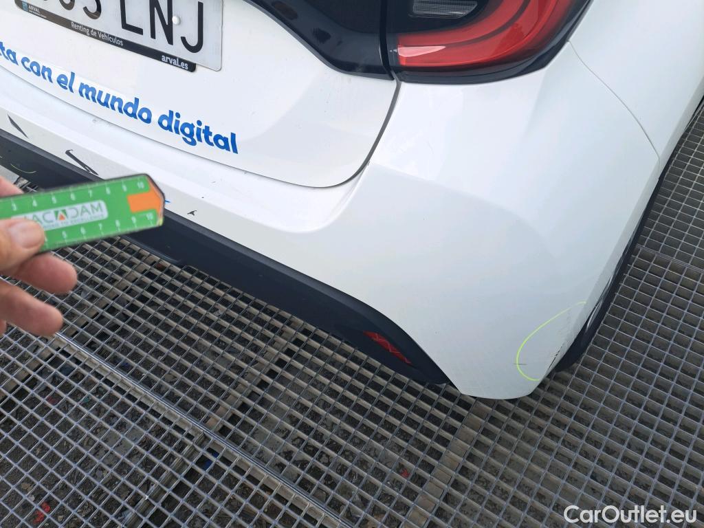  Toyota  Yaris TOYOTA  / 2020 / 5P / berlina con portón 1.5 120H Active Tech #20