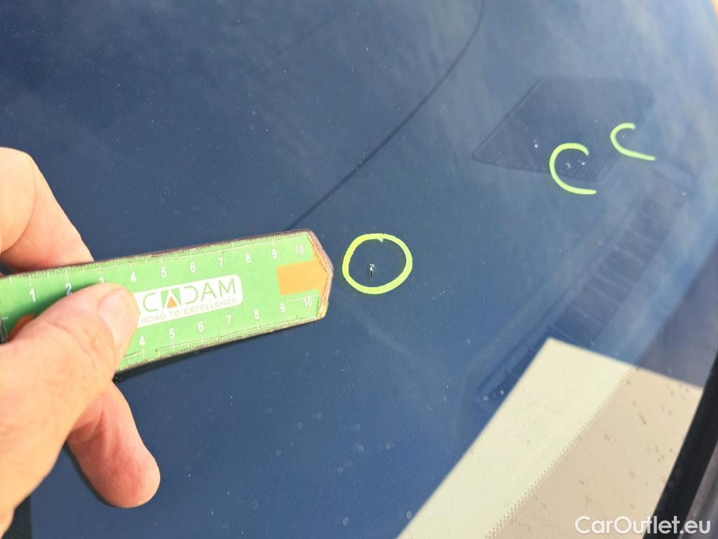  Toyota  Yaris TOYOTA  / 2020 / 5P / berlina con portón 1.5 120H Active Tech #2