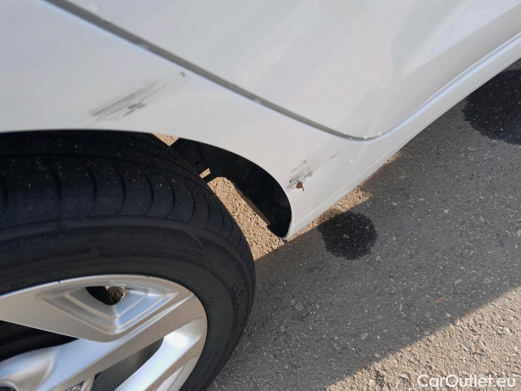  Hyundai  i10 HYUNDAI  / 2020 / 5P / berlina con portón 1.0 Klass #4