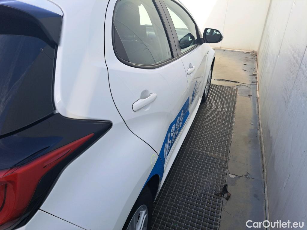  Toyota  Yaris TOYOTA  / 2020 / 5P / berlina con portón 1.5 120H Active Tech #7