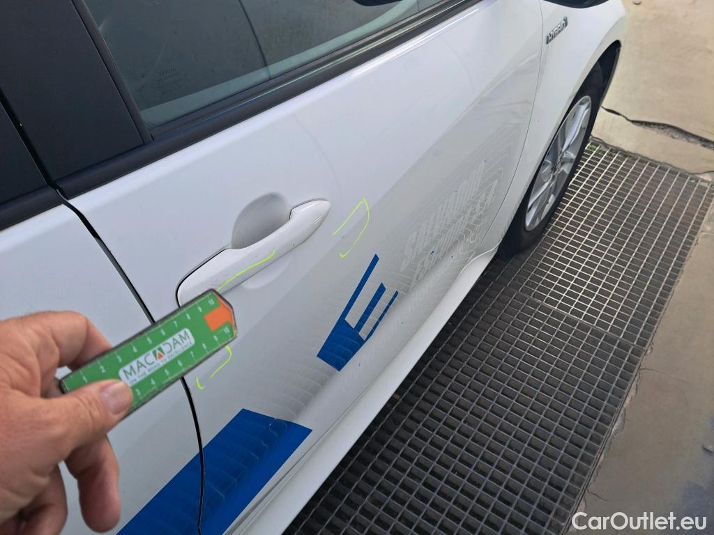  Toyota  Yaris TOYOTA  / 2020 / 5P / berlina con portón 1.5 120H Active Tech #24