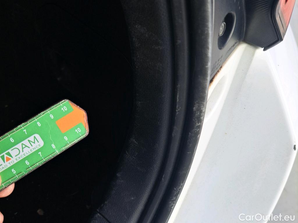  Toyota  Yaris TOYOTA  / 2020 / 5P / berlina con portón 1.5 120H Active Tech #16