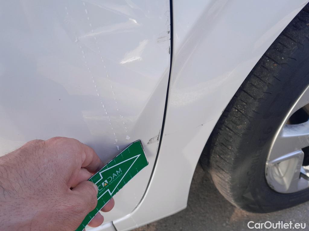  Hyundai  i10 HYUNDAI  / 2020 / 5P / berlina con portón 1.0 Klass #16