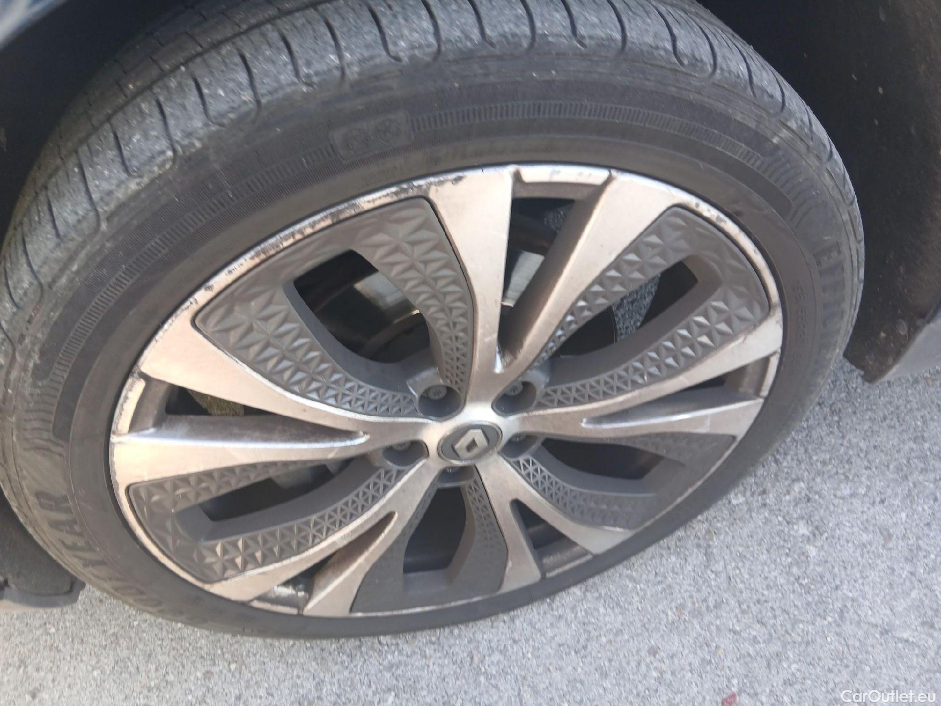  Renault  Scenic RENAULT Scénic / 2016 / 5P / monovolumen compacto Zen Energy dCi 96kW (130CV) #18