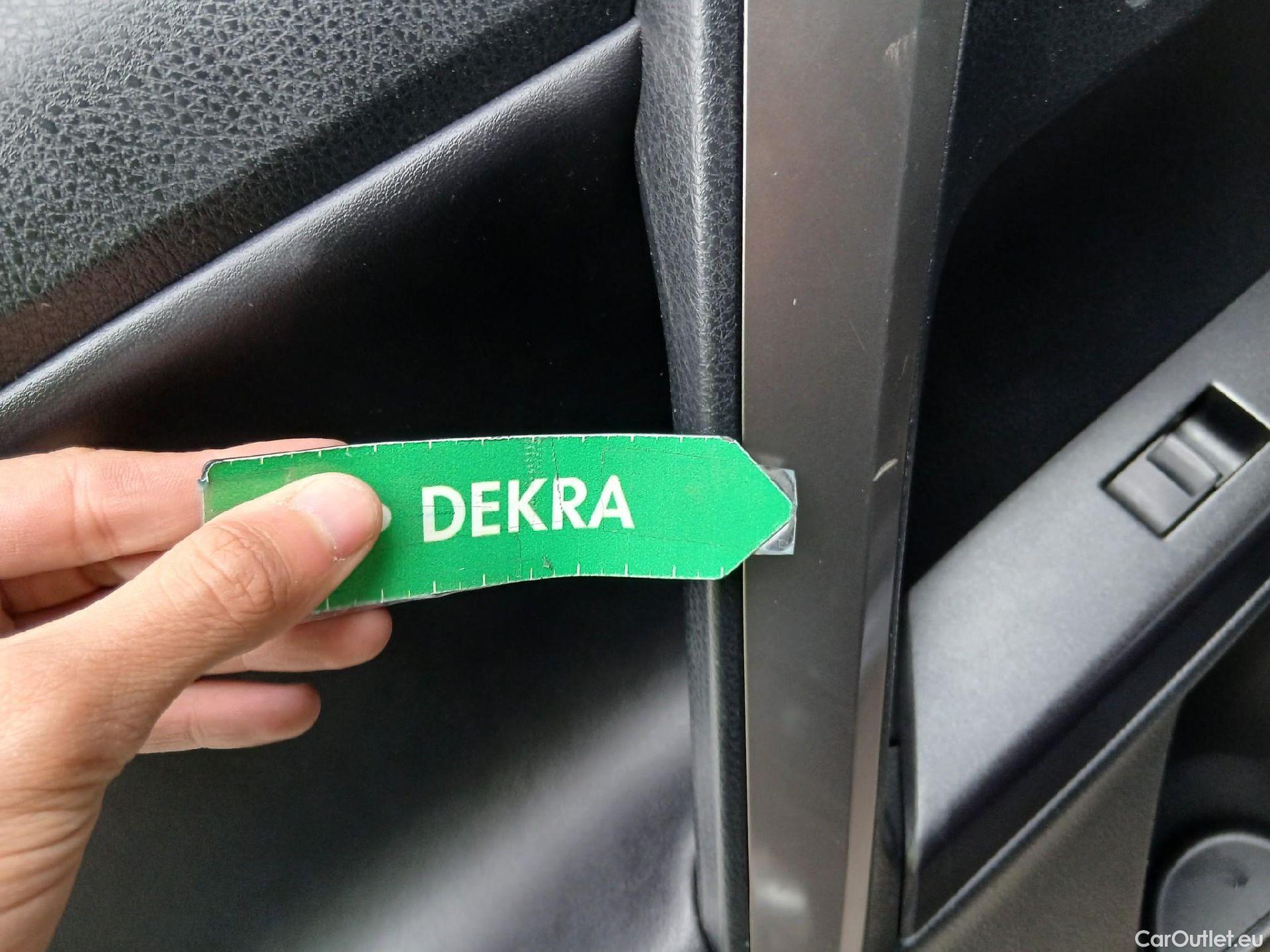  Toyota  RAV4 TOYOTA  / 2015 / 5P / todoterreno 2.5l hybrid 2WD Advance Pack Drive #17