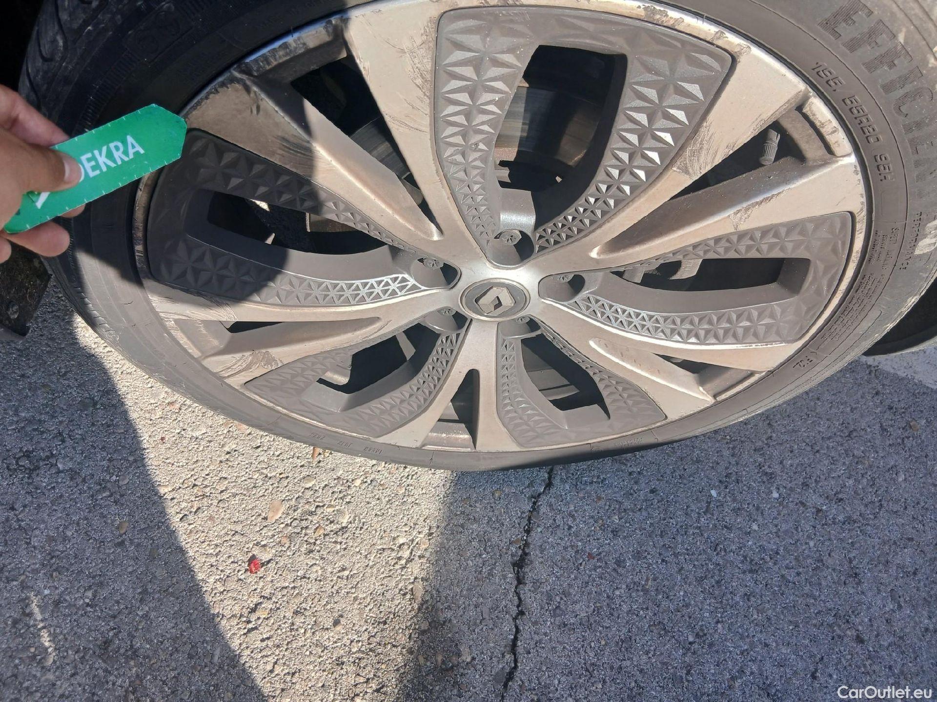  Renault  Scenic RENAULT Scénic / 2016 / 5P / monovolumen compacto Zen Energy dCi 96kW (130CV) #51