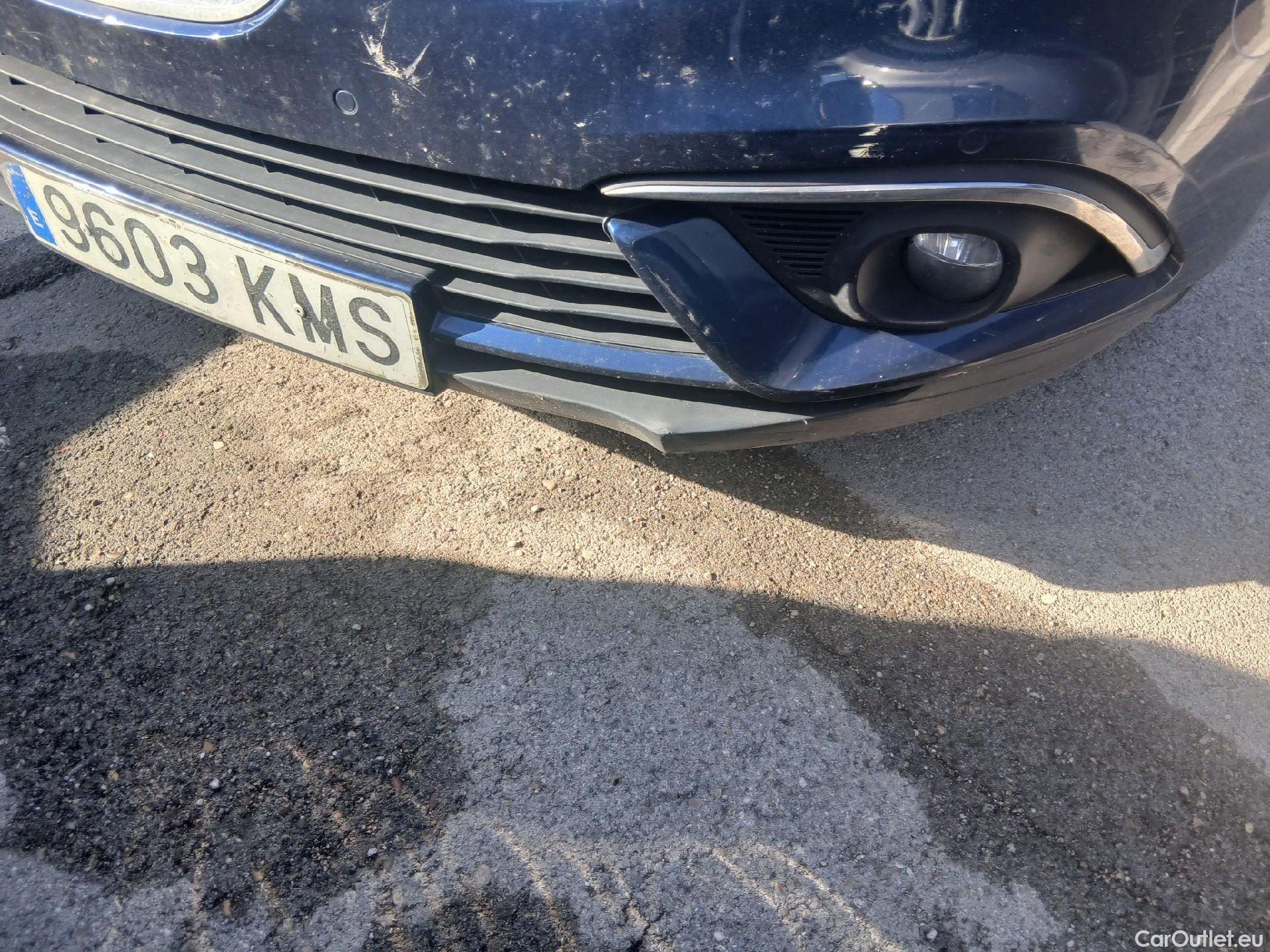  Renault  Scenic RENAULT Scénic / 2016 / 5P / monovolumen compacto Zen Energy dCi 96kW (130CV) #11